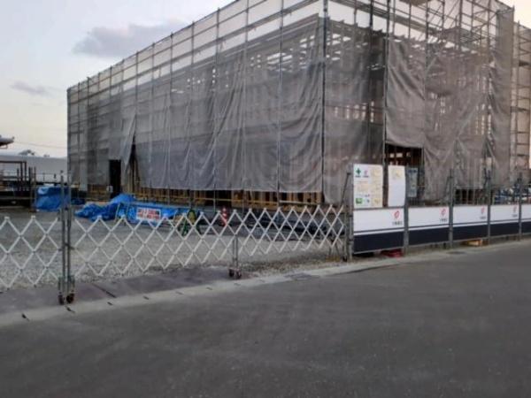 建物外観　建築中