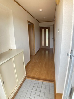 玄関　※入居中につきイメージ。