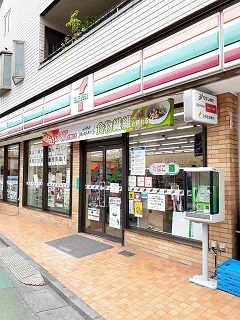 コンビニ　セブンイレブン板橋南町店（コンビニ）まで191m