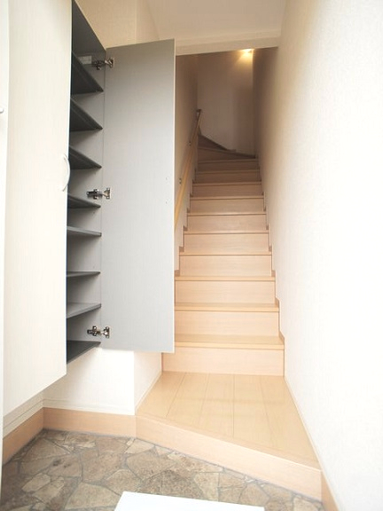 玄関　たくさん収納できるシューズボックスが付いています♪