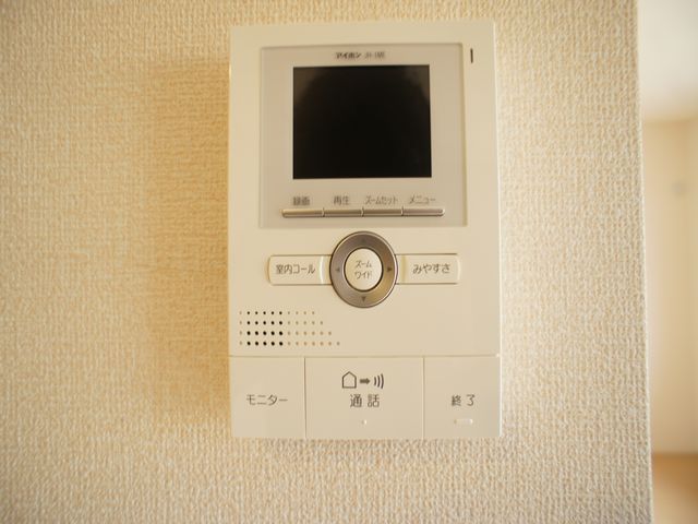 セキュリティ　訪問者の確認ができるTVドアホン付きです♪