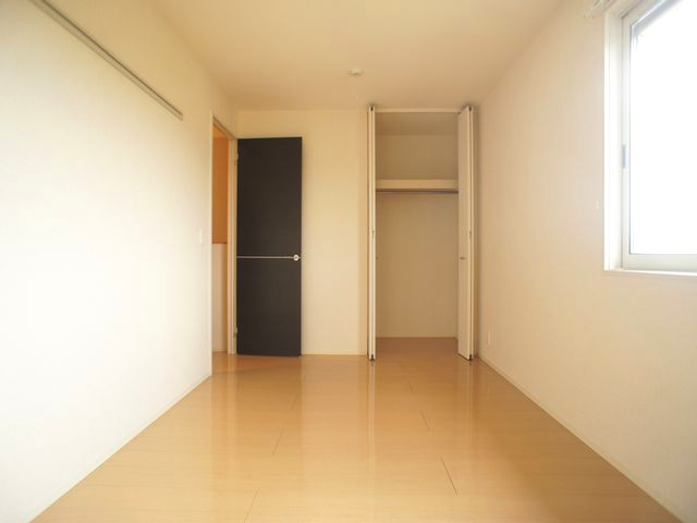 その他部屋・スペース　充実収納付きの北側洋間です♪