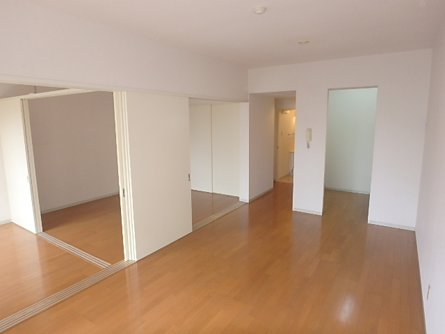 居室・リビング　開放的なリビング。