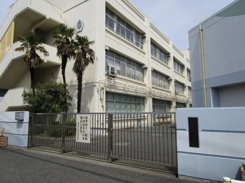 中学校　横浜市立中川中学校（中学校）まで638m