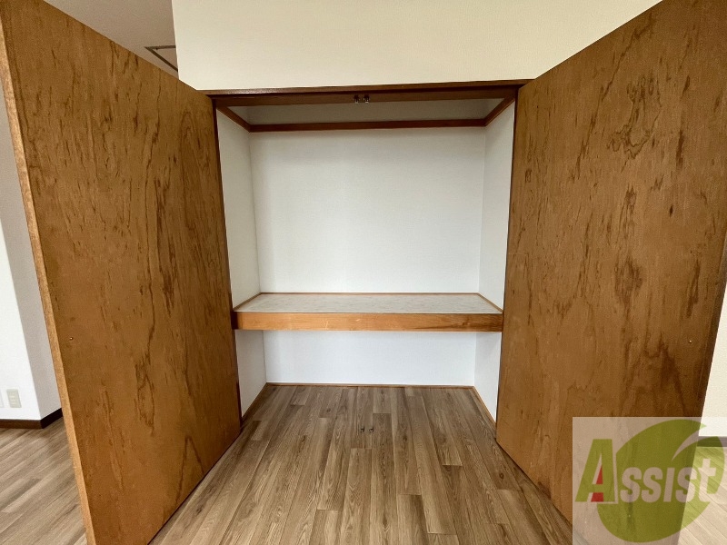 収納　クローゼットは奥行きもあり、荷物が多い方でも安心です。