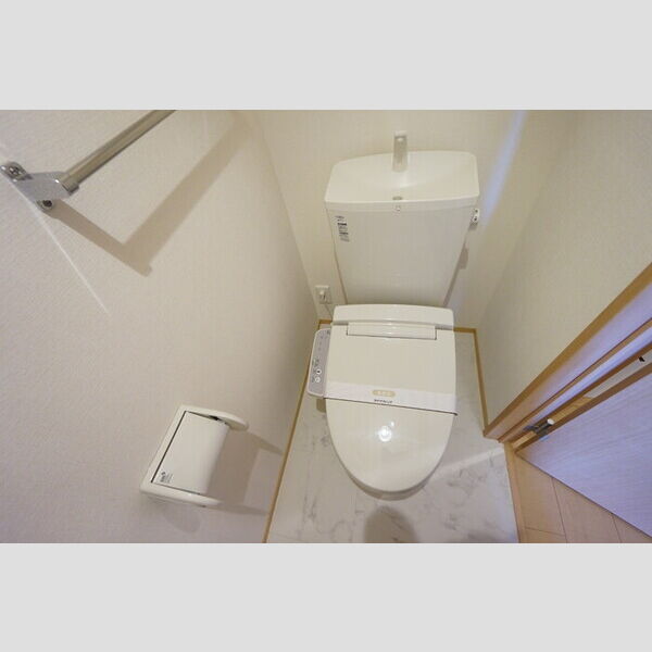 トイレ　トイレ温水洗浄暖房便座