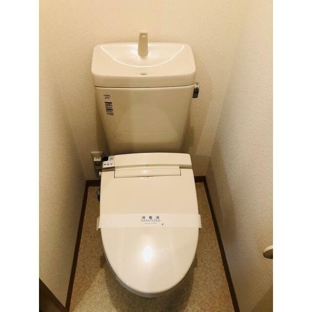 トイレ　※写真は同タイプのお部屋のものです。