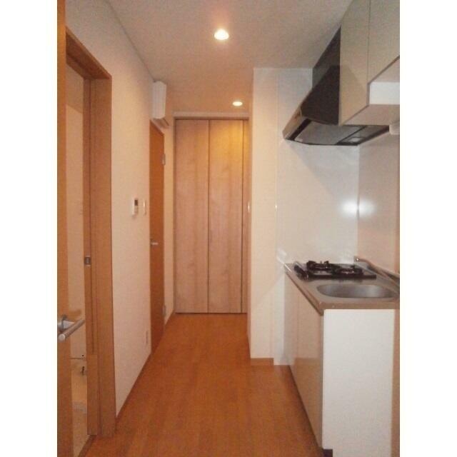 その他　キッチンから玄関へ