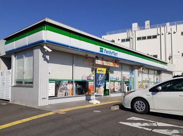 コンビニ　ファミリーマート上尾水上公園店（コンビニ）まで570m