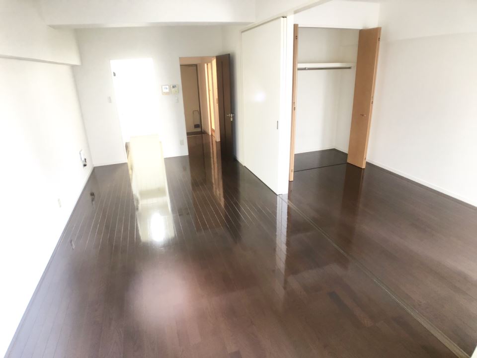 居室・リビング　写真は５０２号室になります