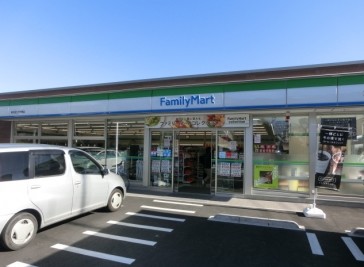 コンビニ　ファミリーマート 横浜国立大学東店（コンビニ）まで740m