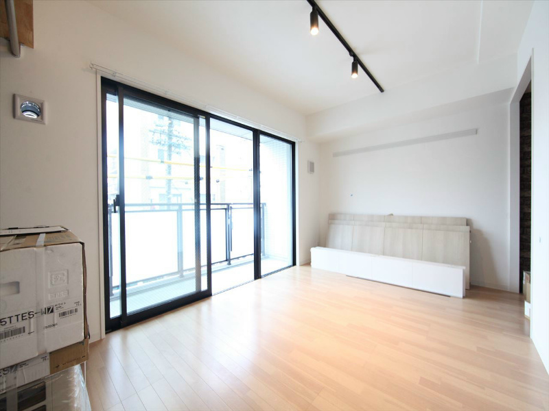 バルコニー　洋室7.6帖　南面バルコニー　クローゼット付　エアコン完備