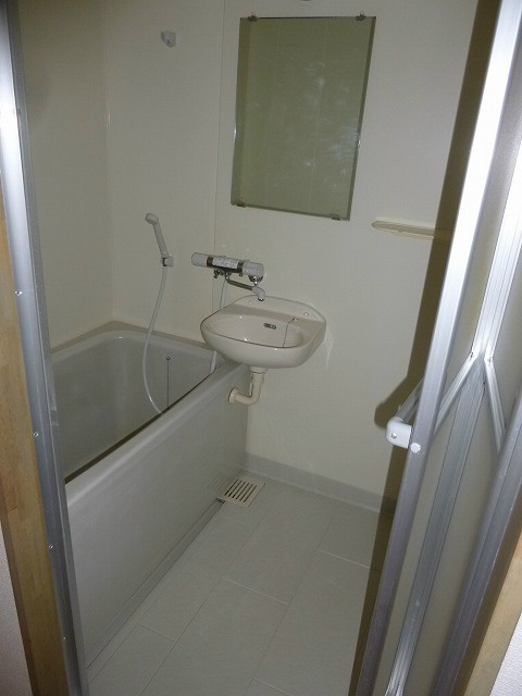 バス・シャワールーム　※写真は208号室のお部屋です。