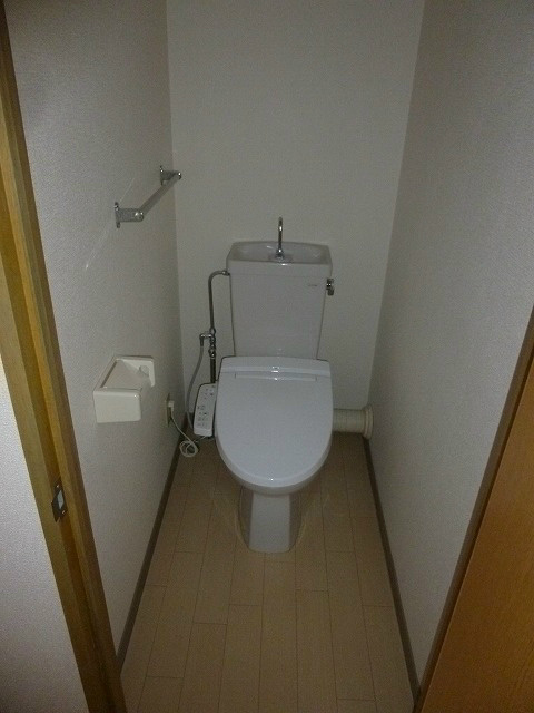 トイレ　※写真は208号室のお部屋です。