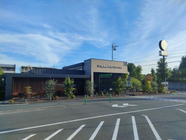 飲食店　スターバックスコーヒー浜松半田山店（飲食店）まで221m