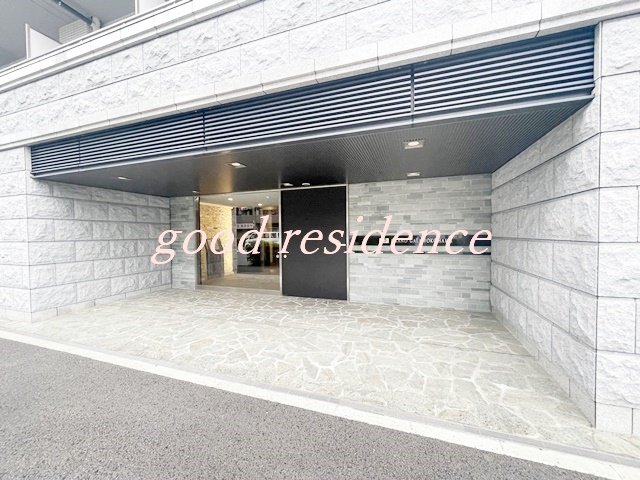 エントランス　【きれいな内装で設備充実♪】嬉しいネット使用料無料！！