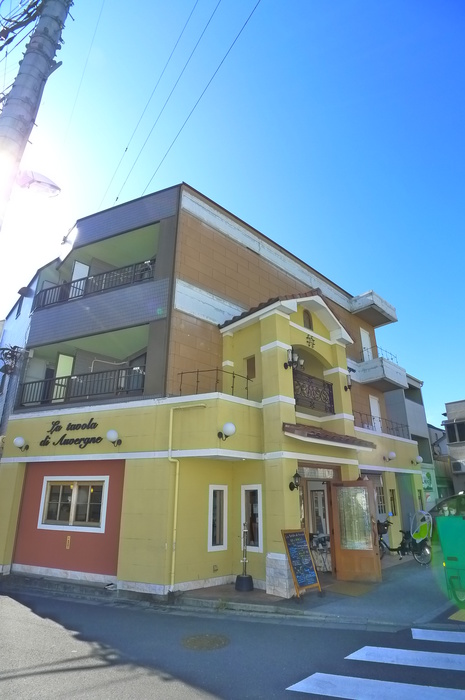 飲食店　ラ・タヴォラ・ディ・オーヴェルニュ（飲食店）まで137m