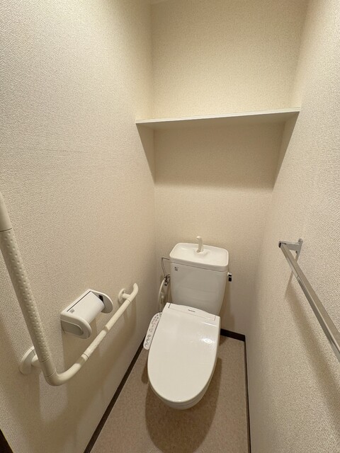 トイレ　※クリーニング前の写真です