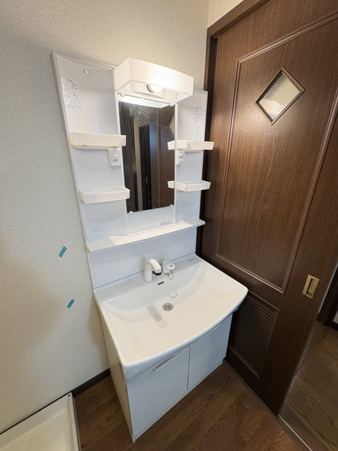 洗面設備　※クリーニング前の写真です