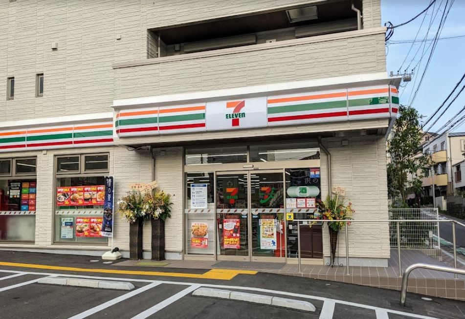 コンビニ　セブンイレブン 横浜大久保2丁目店（コンビニ）まで66m