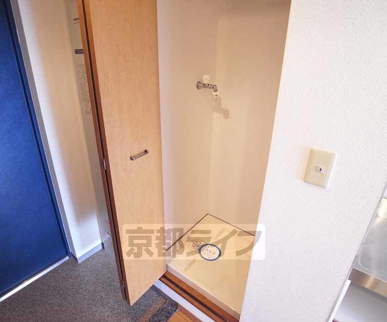 その他設備　室内に洗濯機置場が設置されています。