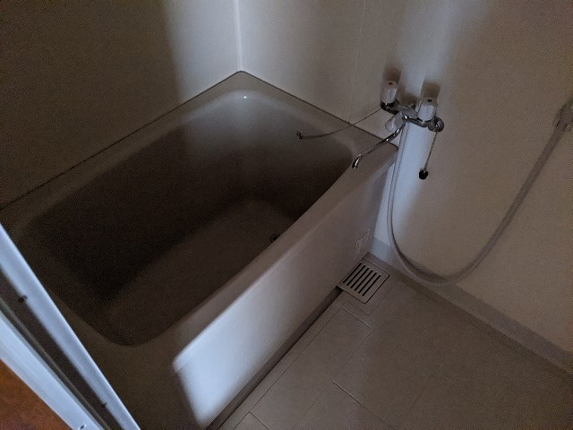 バス・シャワールーム　バストイレ別！