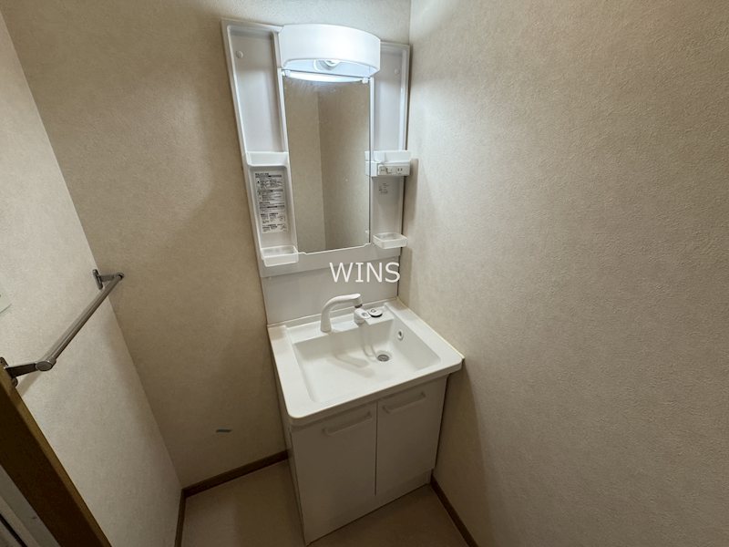 洗面設備　別部屋参考写真です