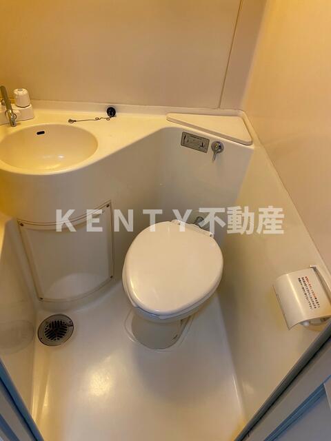 トイレ　落ち着いた色調のトイレです