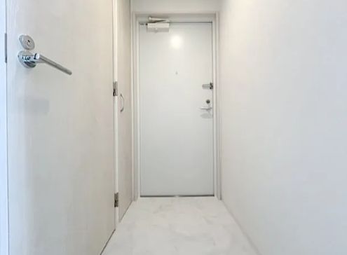 玄関　※別部屋の参考写真です。