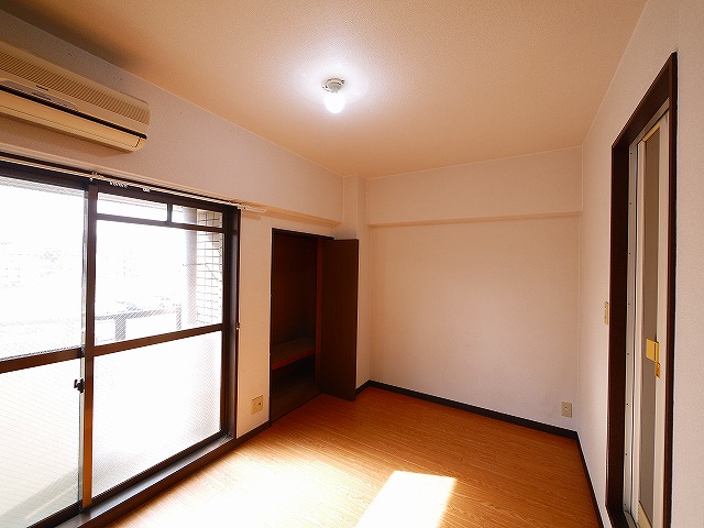 居室・リビング　こちらの居間で趣味の時間をお楽しみください