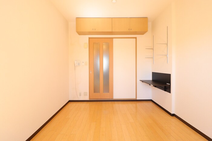 その他部屋・スペース　居室6.7帖、天袋収納付