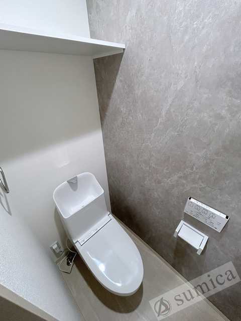 トイレ　温水洗浄便座完備♪