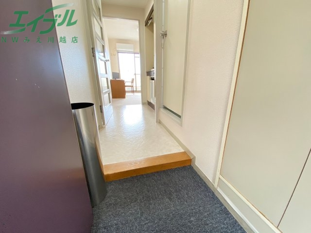 玄関　同物件別部屋の写真です