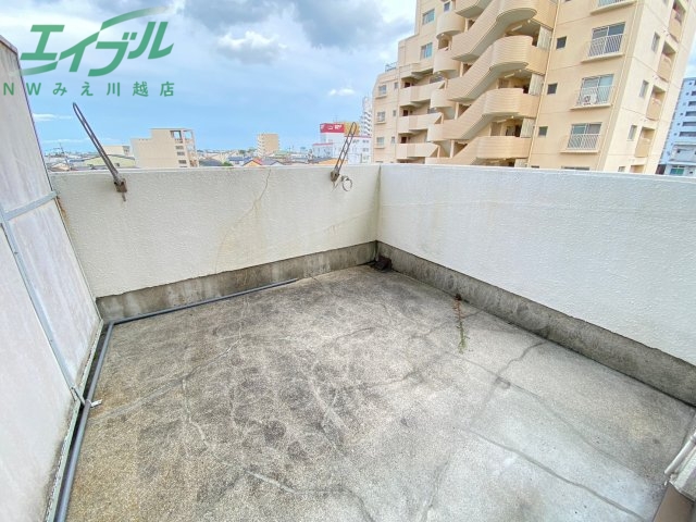 バルコニー　同物件別部屋の写真です