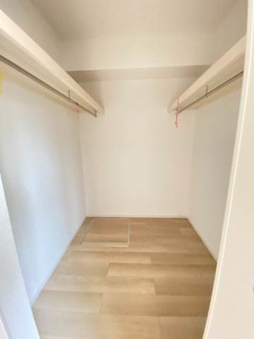 収納　ウォークインクローゼット（洋室）