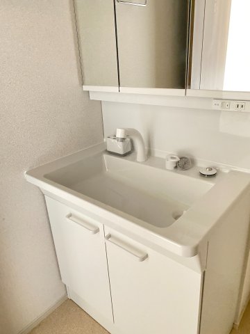 洗面設備　シャワー付洗面台