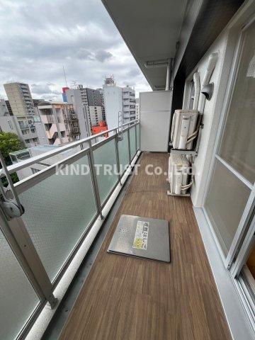 バルコニー　バルコニーからの眺めを楽しみながら食事をしませんか