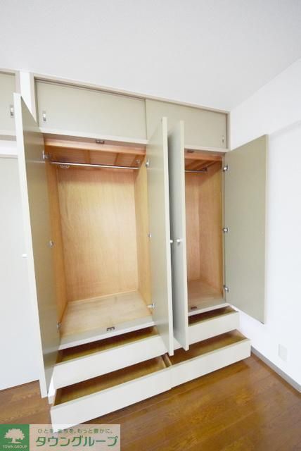 収納　奥行と高さのある収納　天袋もございます