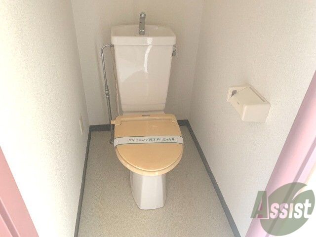 トイレ　トイレはこちらです。シンプルで清潔感がありますね。
