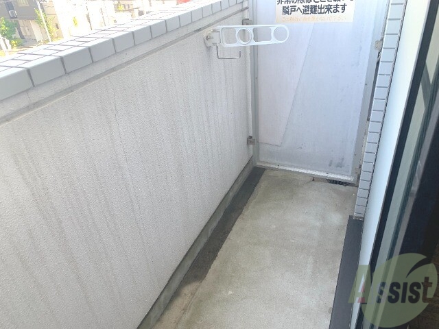 バルコニー　バルコニーはこちらです。広いのでのびのびと作業ができますね