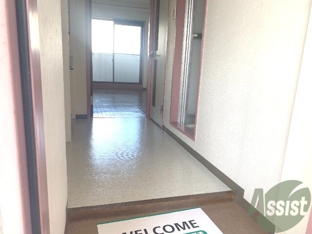 玄関　玄関から見たお部屋全体を撮ってみました。広いですね。