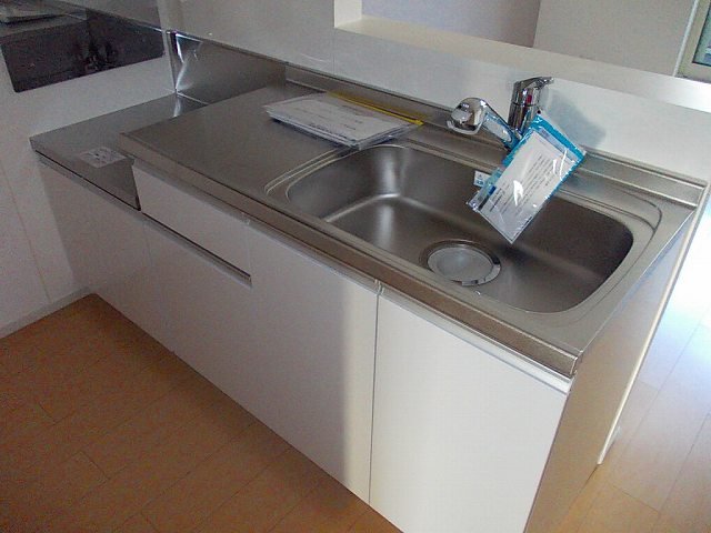 キッチン　コンパクトなキッチンで掃除もラクラク