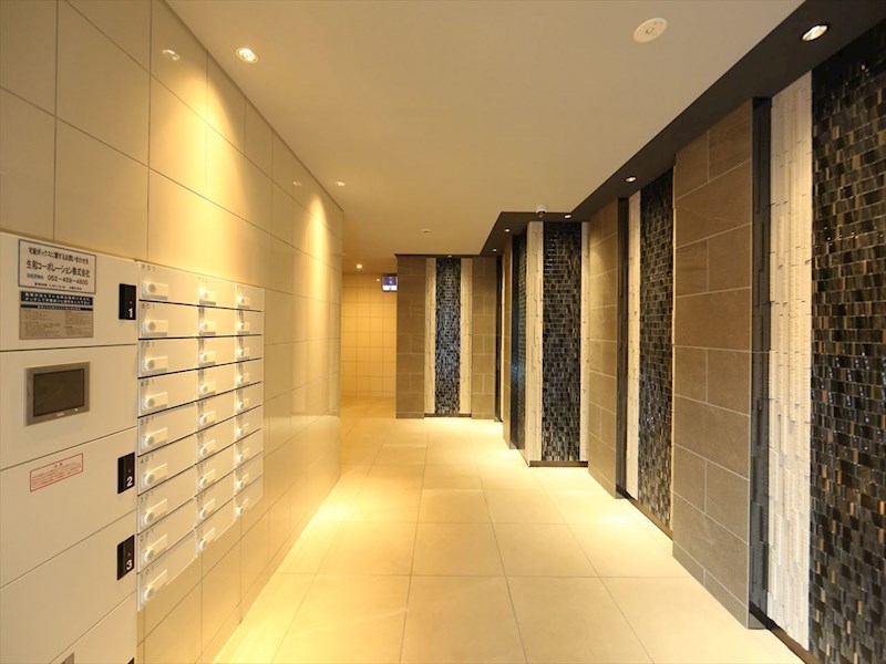 エントランス　エントランス　オートロック　宅配ＢＯＸ　防犯カメラ