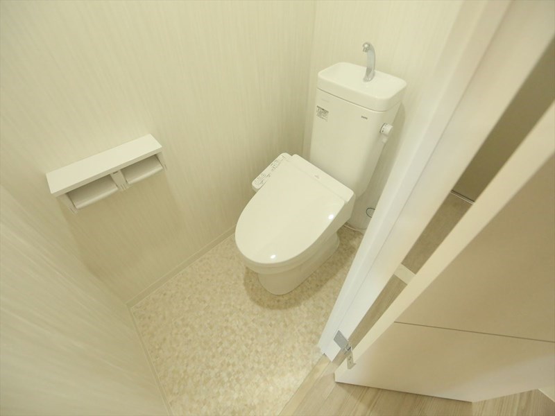 トイレ　温水洗浄暖房便座付トイレ