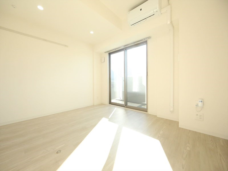 バルコニー　洋室7.7帖　エアコン完備　バルコニー