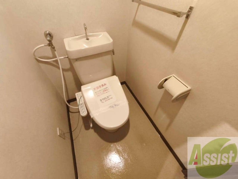 トイレ　ウォシュレット機能がついたトイレ。安心して使用できますね。