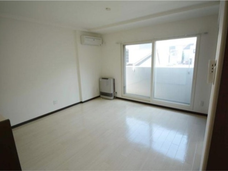 居室・リビング　退去予定につき反転タイプの画像です。