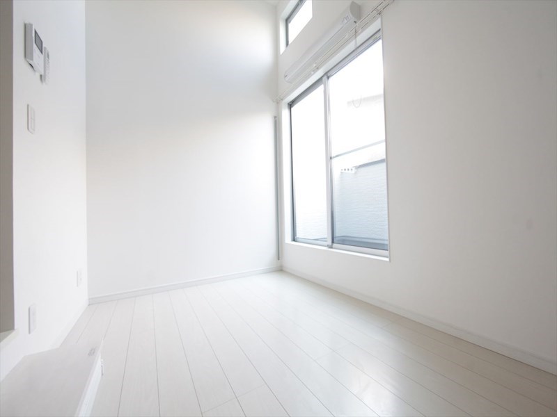 バルコニー　洋室5.2帖　アンダーロフト4.8帖（寝室にも使えます）