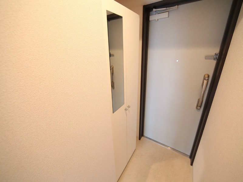 玄関　玄関　シューズボックス付（収納充実してます）