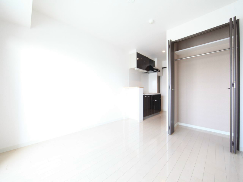 居室・リビング　洋室8.5帖　クローゼット付（収納充実してます）